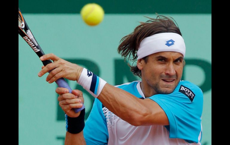 Ferrer en un remate, durante el partido en el que se midió con Jarkko Nieminen. AFP  /