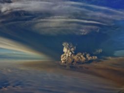 La erupción del volcán Grimsvötn provocó el cierre del espacio aéreo de Islandia. EFE  /