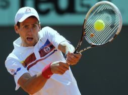 Novak Djokovic buscará mantenerse invicto en el Roland Garros y adjudicarse el número uno mundial. AP  /