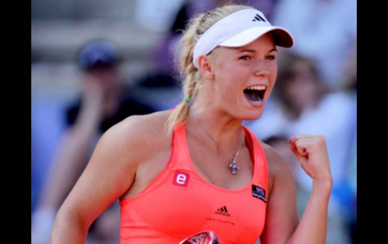 Caroline Wozniacki festejando su triunfo en el torneo de Bruselas. EFE  /