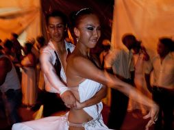 Bailarines se preparan para engalanar los conciertos de los músicos durante el festival. NTX  /