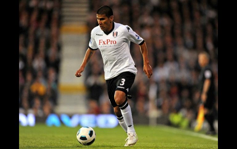 Carlos Salcido durante un partido con el Fulham. MEXSPORT  /