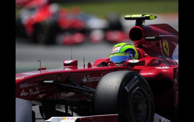 Fernando Alonso a bordo de su Ferrari durante el GP Montmeló. AP  /