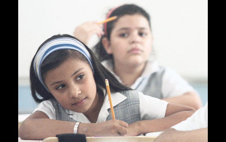 Alumnas de cuarto grado de la escuela “Manuel M. Diéguez”, durante la segunda jornada de aplicación.  M. FREYRÍA  /