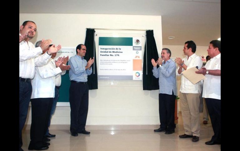 En la inauguración de la UMF 179 de Puerto Vallarta, el  director nacional del IMSS dio detalles del proyecto en Tlajomulco. ESPECIAL  /