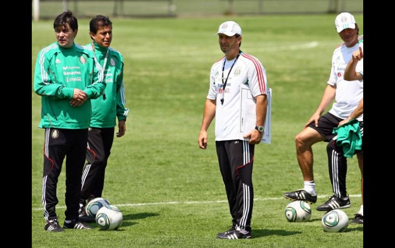 Luis Fernando Tena y José Manuel de la Torre, durante sesión de entrenamiento. MEXSPORT  /