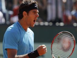 Del Potro festeja tras vencer a Blaz Kavcic, en el Torneo Roland Garros. REUTERS  /