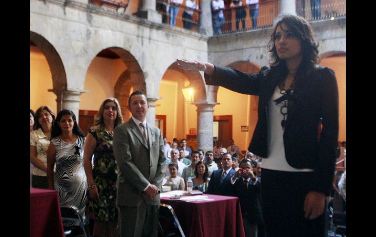 La diputada, Noa Zurisadai Acosta Esquivias, rindió protesta ante el pleno del Congreso del Estado. M. FREYRIA  /