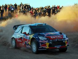 El Citroen de Loeb sigue imponiendo el ritmo en el Mundial de Rallys. EFE  /