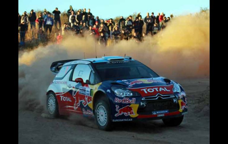 El Citroen de Loeb sigue imponiendo el ritmo en el Mundial de Rallys. EFE  /