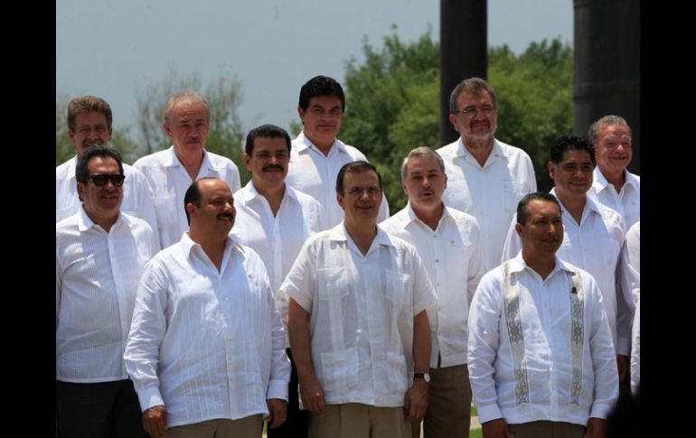 Gobernadores de todo el país y el jefe de Gobierno del Distrito Federal, Marcelo Ebrard durante las actividades de la Conago. NTX  /