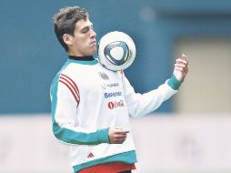 Héctor Moreno domina la pelota durante el entrenamiento del Tricolor en el Estadio Qwest Field. MEXSPORT  /