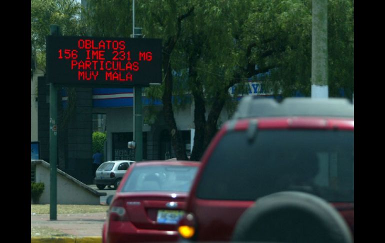 Ayer fue el día más contaminado desde junio de 2010 y se prevé que la contaminación y el calor persistan este sábado. A. HINOJOSA  /