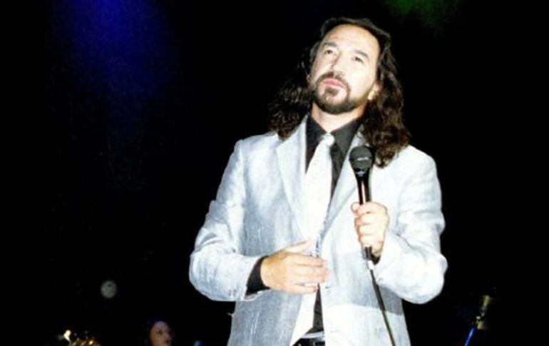 El Buki agradeció al público por el apoyo recibido en sus más de 35 años de carrera. NTX  /