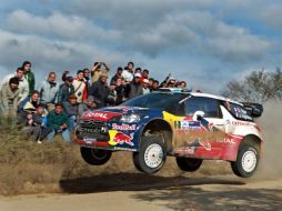 El piloto piloto francés Sebastien Ogier conduce su Citroen, en el Campeonato Mundial Rally en Argentina. EFE  /