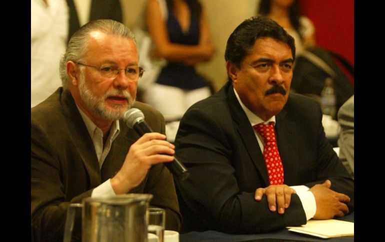 Trinidad Padilla López (izq), y Ramiro Hernández, senador del PRI, en la Cámara de Comercio de Guadalajara. A. CAMACHO  /