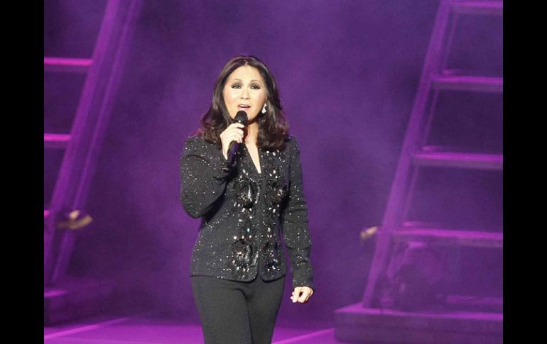 Ana Gabriel logró la empatía necesaria con los asistentes que se dieron cita en el Auditorio Telmex. E. PACHECO  /