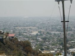 Las adversas condiciones del aire en la ZMG comenzaron el jueves, incluso se decretó fase uno de contingencia ambiental. A. HINOJOSA  /