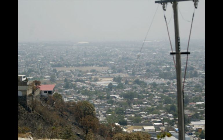 Las adversas condiciones del aire en la ZMG comenzaron el jueves, incluso se decretó fase uno de contingencia ambiental. A. HINOJOSA  /