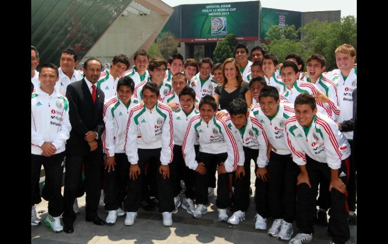 Los jugadores de la Selección Sub-17, previo el sorteo del Mundial de está categoría que se celebrará en México. MEXSPORT  /