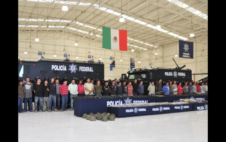 Autoridades presentaron el sábado a 36 detenidos en el operativo del 27 de mayo en Jilotlán, Jalisco. EFE  /