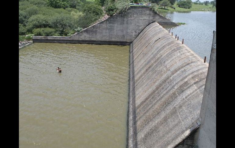 Presa de La Vega, en Jalisco. Las 52 presas más importantes del Estado almacenan mil 177.78 millones de metros cúbicos de agua. ARCHIVO  /