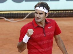 El tenista suizo, Roger Federer, festeja su victoria sobre Gael Monfils en cuartos de final. EFE  /