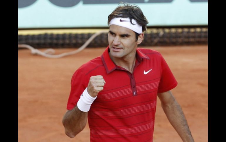 El tenista suizo, Roger Federer, festeja su victoria sobre Gael Monfils en cuartos de final. EFE  /