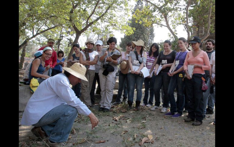 Los alumnos de la ECRO practican in situ. A. CAMACHO  /