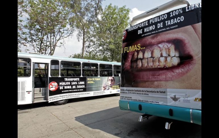 Mil 200 unidades portarán publicidad con los riesgos de fumar. E. BARRERA  /