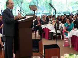 Calderón pide a los padres explicar a sus hijos los riesgos del consumo de tabaco. ARCHIVO  /