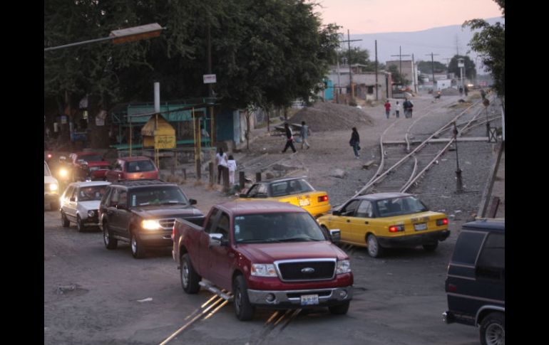 Cruce entre las vías del tren de carga en Tlaquepaque, la segunda convergencia vial más peligrosa del país. S. NÚÑEZ  /