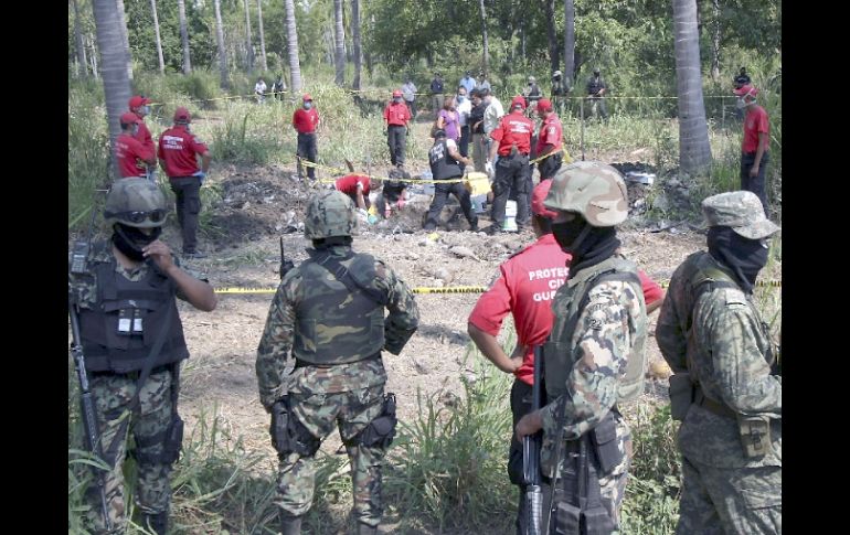 El hallazgo de fosas con cientos de cadáveres aumenta la lista de muertes violentas en el país. AFP  /