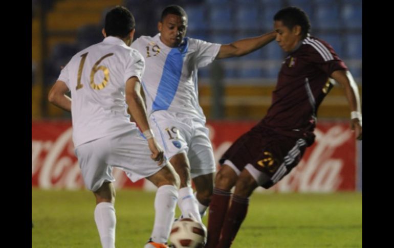 Los jugadores de la Selección de Guatemala en un duelo de preparación ante Venezuela. EFE  /