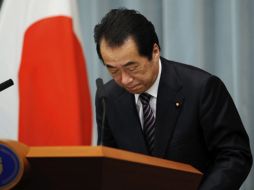 El primer japonés Naoto Kan comparece ante los medios, tras superar la moción de censura. EFE  /