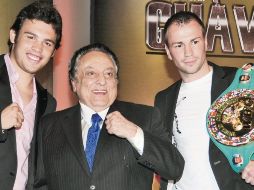 Julio César Chávez Jr. y Sebastian Zbik en el Staples Center de Los Ángeles.NTX  /