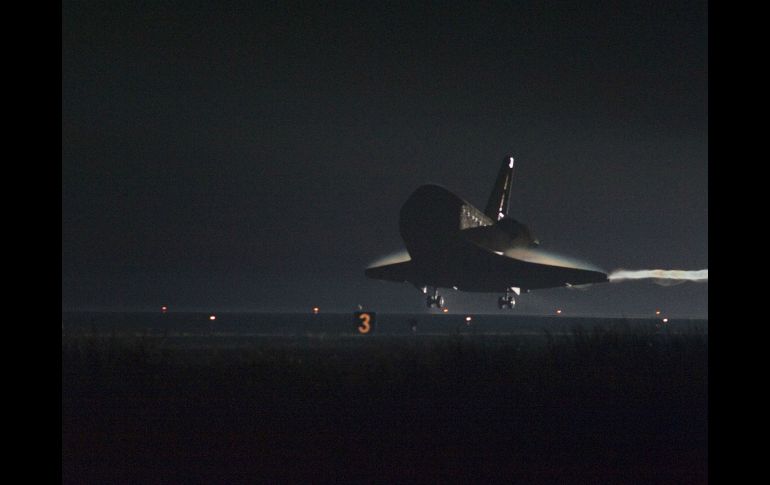 La penúltima tripulación del transbordador espacial Endeavour llegó el jueves a Houston. NTX  /