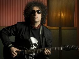 Andrés Calamaro ofrece un amplio retrato de lo que ha sido su carrera en el disco Salmonalipsis now. ESPECIAL  /