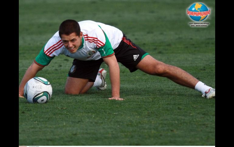 Javier 'Chicharito' Hernández en una práctica con el cuadro mexicano. MEXSPORT  /