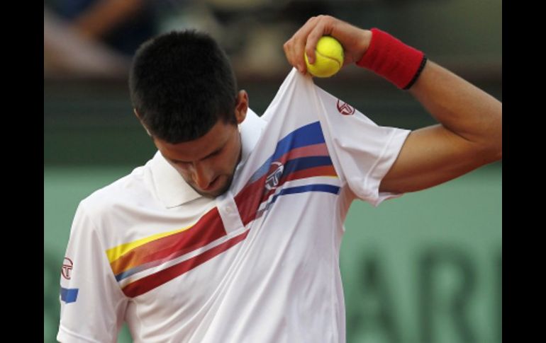 El tenista serbio, Novak Djokovic, tras ser eliminado por Federer en el Roland Garros. EFE  /