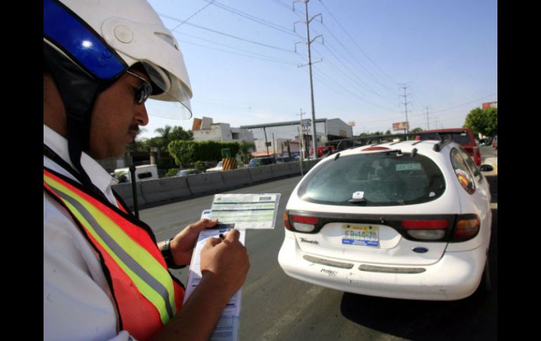 Este año se prevé que sólo la mitad del parque vehicular del Estado, un millón 300 mil vehículos, realice la afinación. A. GARCÍA  /