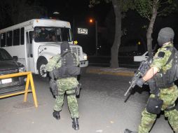 Custodiado por militares, la madrugada de este domingo, Jorge Hank Rhon, llegó a las instalaciones de la SIEDO. EL UNIVERSAL  /