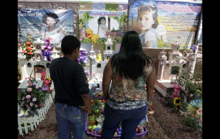 En el aniversario del incendio, amigos y familiares recuerdan a los pequeños fallecidos. EL UNIVERSAL  /