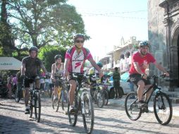 Más de 50 funcionarios y pobladores participaron en el recorrido ciclista de 26 kilómetros. ESPECIAL  /