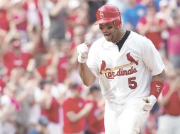 Albert Pujols, celebra su jonrón. AFP  /