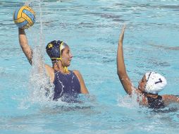 La Selección de polo acuático femenil de Jalisco en la categoría Juvenil A venció ayer a la del Estado de México 13-3. ESPECIAL  /