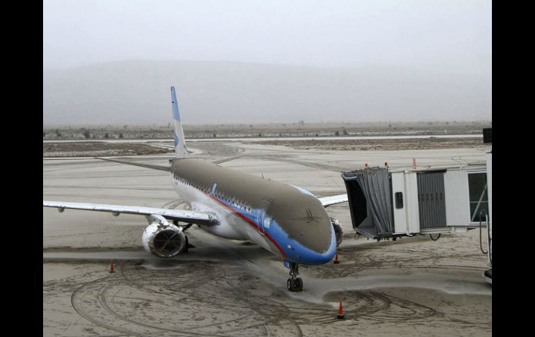 Seis aeropuertos permanecen hoy cerrados y otros siete registran cancelaciones de vuelos. REUTERS  /