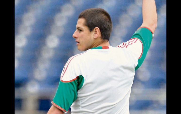 Javier Hernández jugó todo el partido frente a El Salvador y marcó tres tantos. MEXSPORT  /