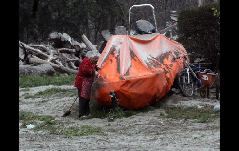 La nube de cenizas expulsada por el volcán Peyehue alcanza los 12 mil metros de altura. AFP  /