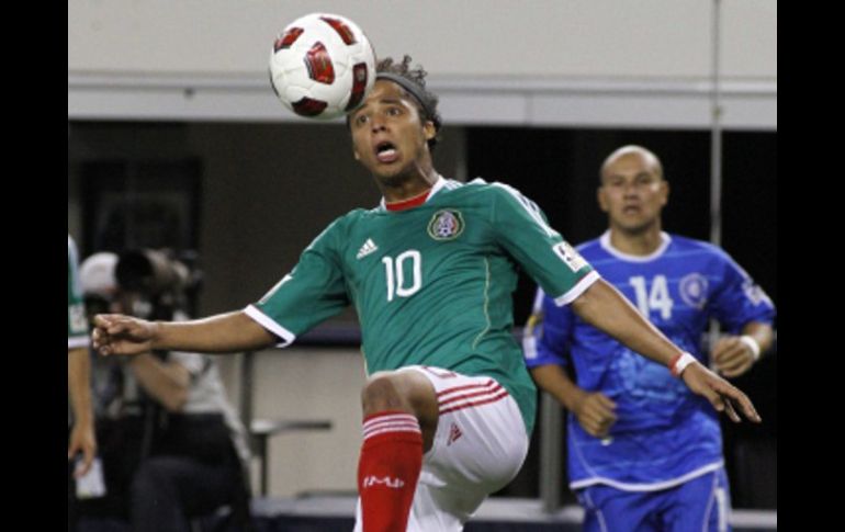 Giovani dos Santos en el duelo del Tri ante El Salvador en Copa Oro. REUTERS  /